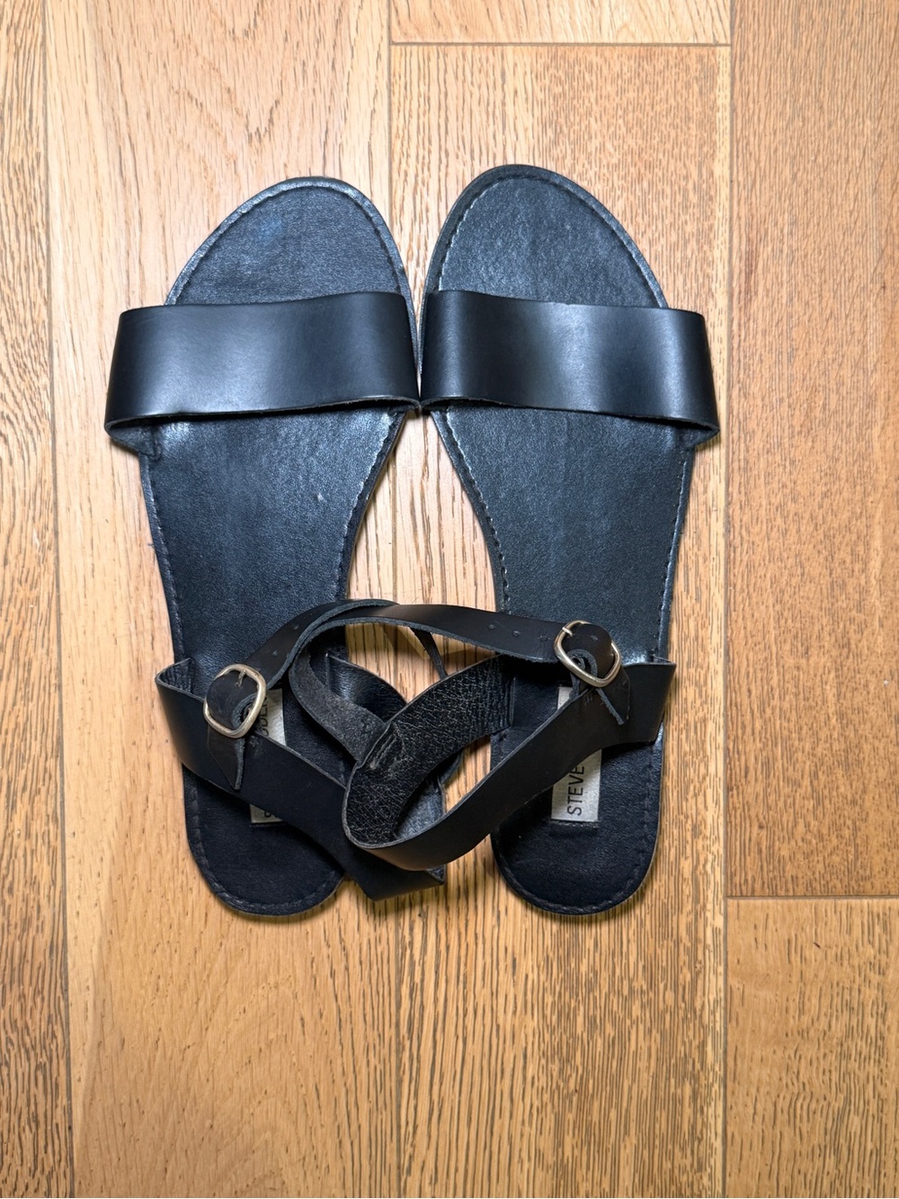 Steve Madden Women’s Black Flat Sandals Size 10